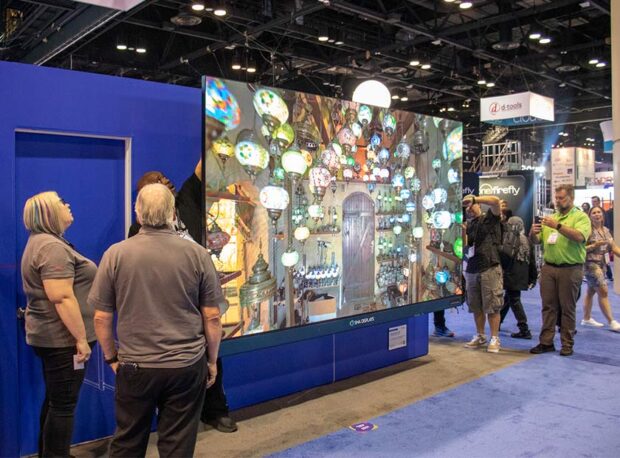 Consultant interactions with the display and mount