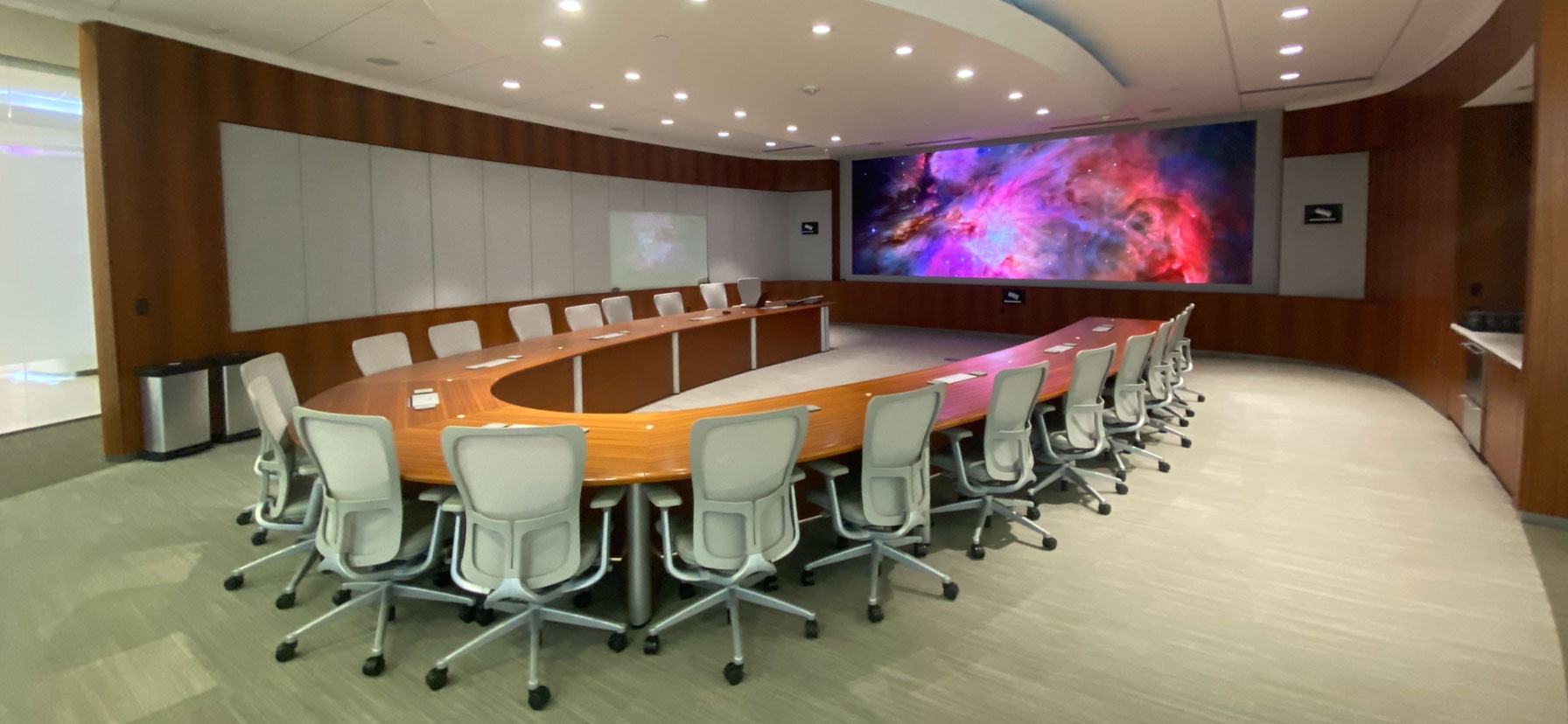 Emerson Display - beautiful meeting room