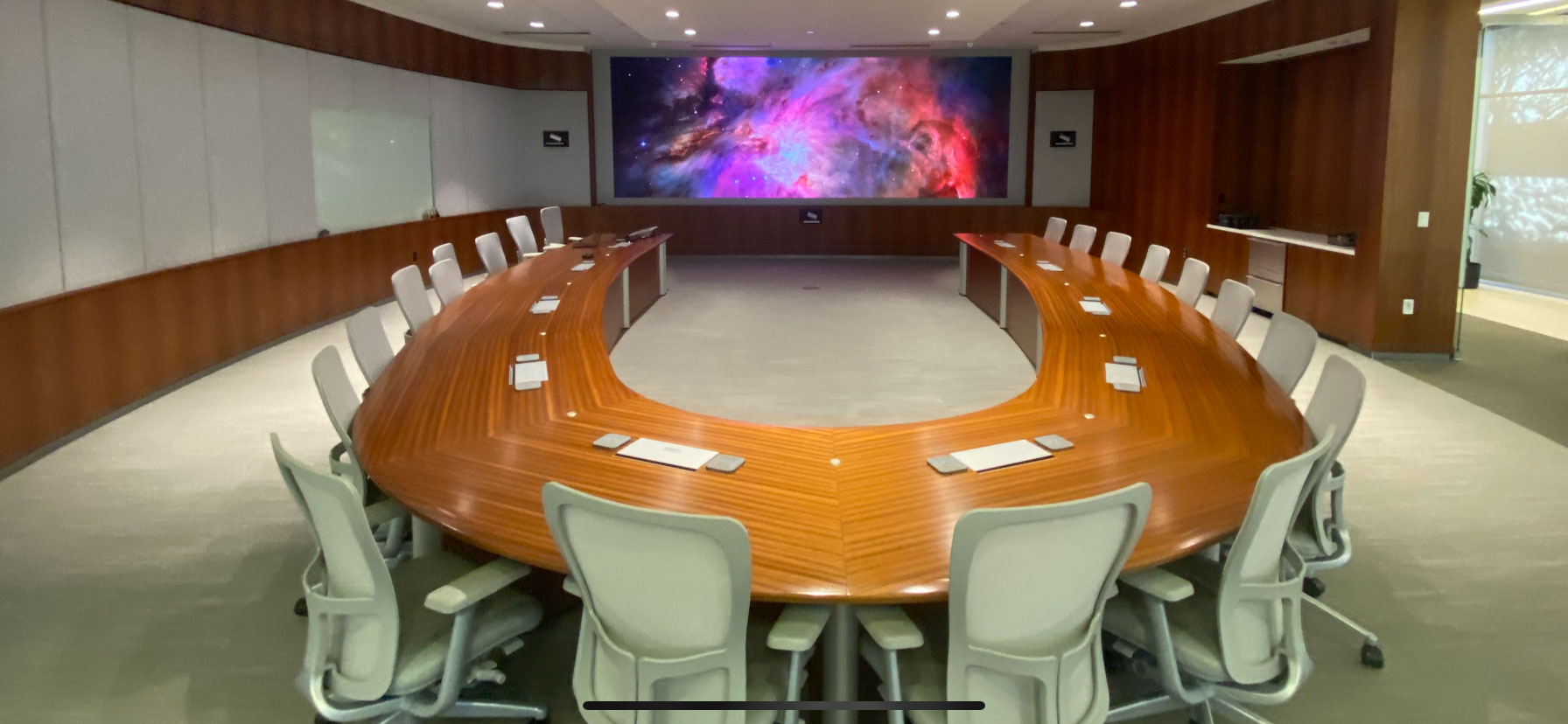 Emerson Display - beautiful meeting room image 2