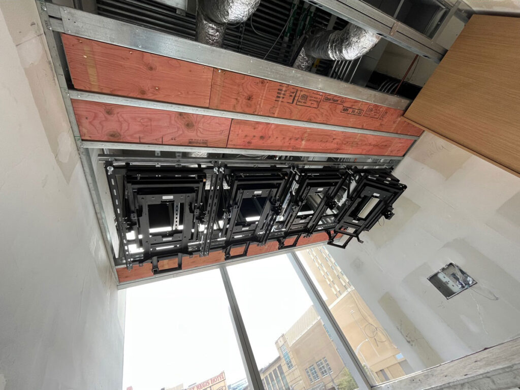 Complex Curved Ceiling Structure - rp Visual Solutions